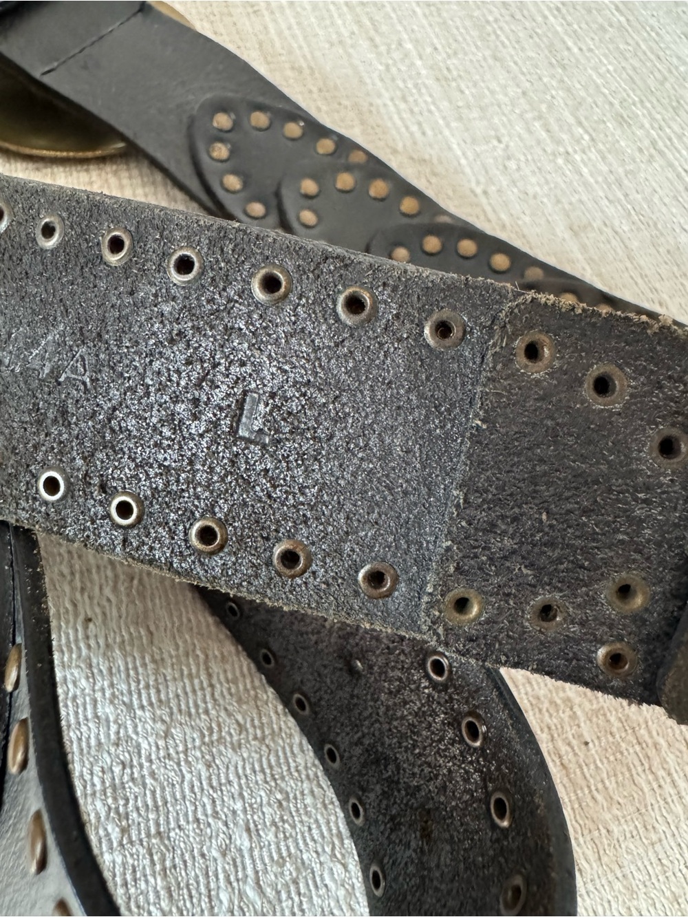 Y2K GUESS Leather Studded Belt Womens L Hammered Brass Disc Buckle Boho Western - Picture 15 of 15